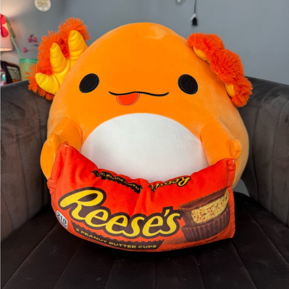Reese’s axolotl (squishmellow look alike)